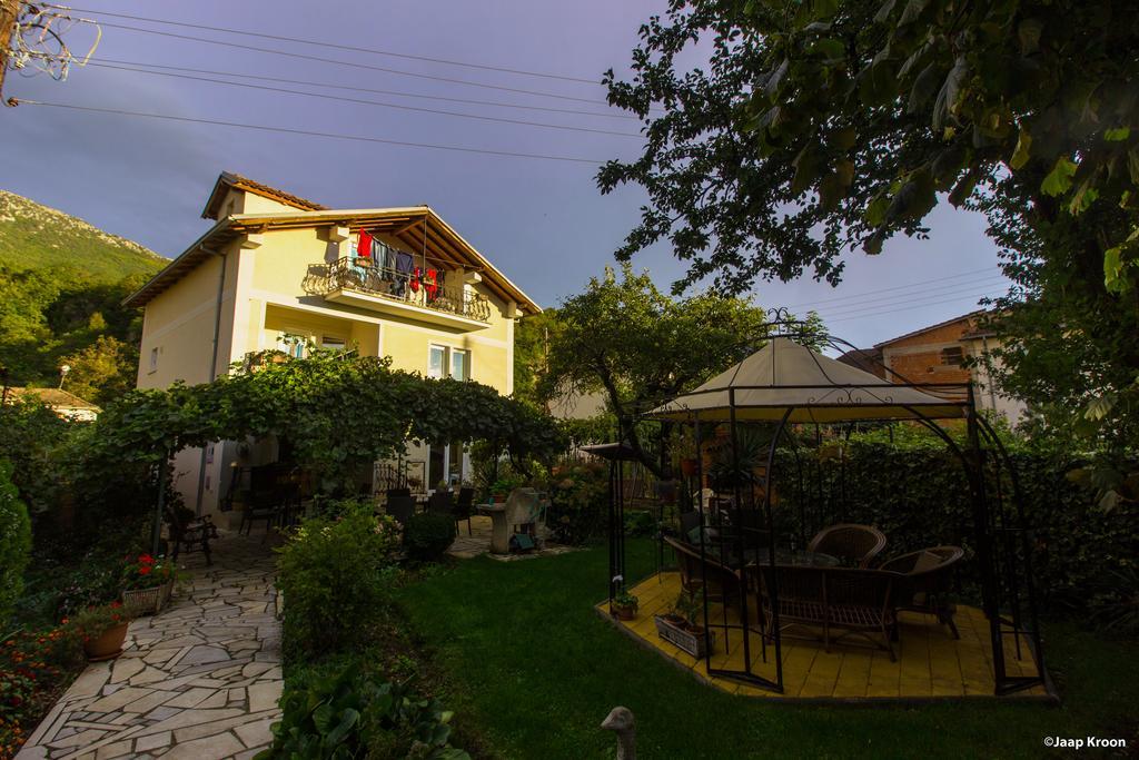 Pension Lale Pestani Exterior photo